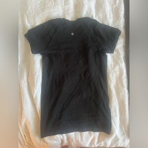 Black lululemon work out top